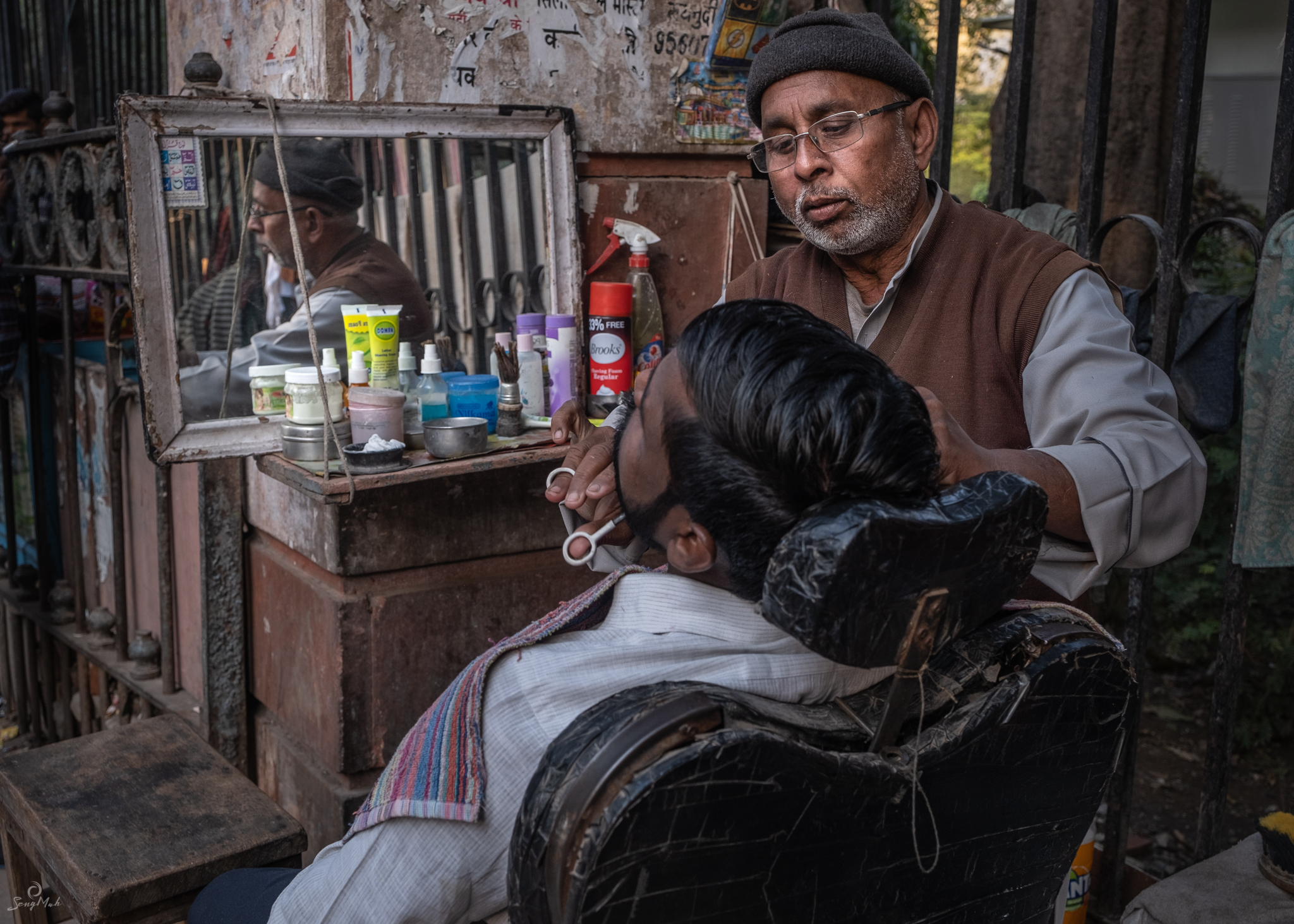 Street Barber, Old Delhi